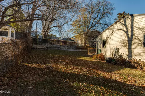 Exterior - 1409 15th St SE, Mandan, ND 58554 photo 10 of 13