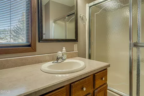 Bath - 1409 15th St SE, Mandan, ND 58554 photo 4 of 9
