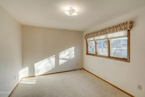Bedroom - 1409 15th St SE, Mandan, ND 58554 photo 2 of 7