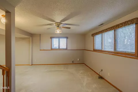 Living - 1409 15th St SE, Mandan, ND 58554 photo 9 of 9