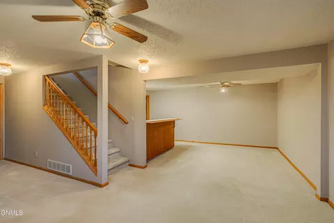Living - 1409 15th St SE, Mandan, ND 58554 photo 6 of 9