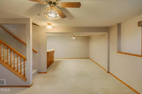 Living - 1409 15th St SE, Mandan, ND 58554 photo 7 of 9