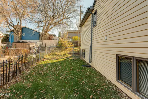 Exterior - 1409 15th St SE, Mandan, ND 58554 photo 6 of 13