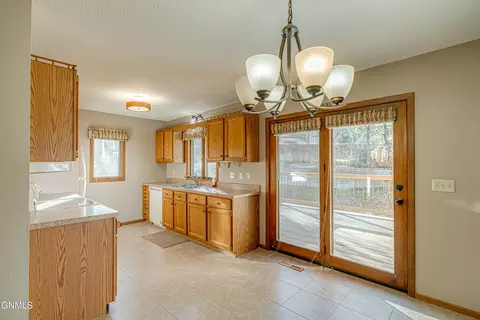 Kitchen - 1409 15th St SE, Mandan, ND 58554 photo 4 of 10