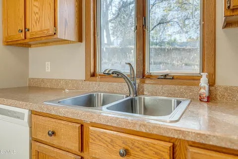 Kitchen - 1409 15th St SE, Mandan, ND 58554 photo 9 of 10