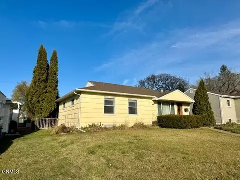 1042 Riverview Ave, Bismarck, ND 58504 photo 2