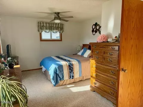 1042 Riverview Ave, Bismarck, ND 58504 photo 23