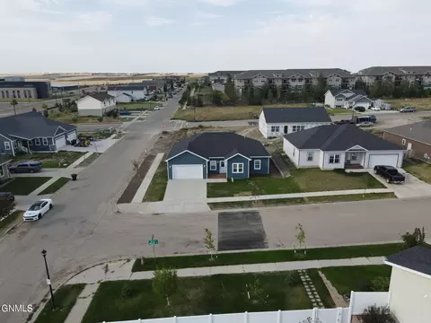 3738 Rocky Wagon St, Williston, ND 58801 photo 2