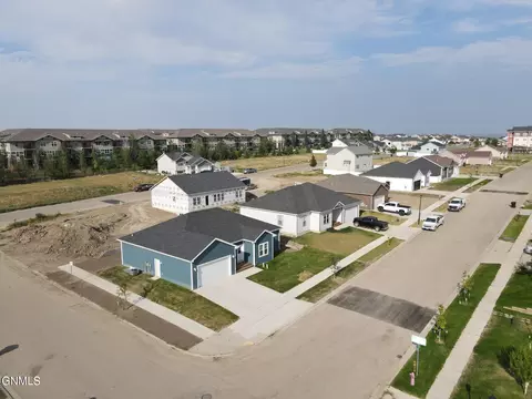 3738 Rocky Wagon St, Williston, ND 58801 photo 3