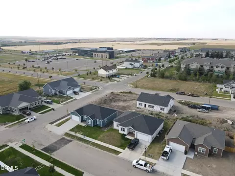3738 Rocky Wagon St, Williston, ND 58801 photo 6