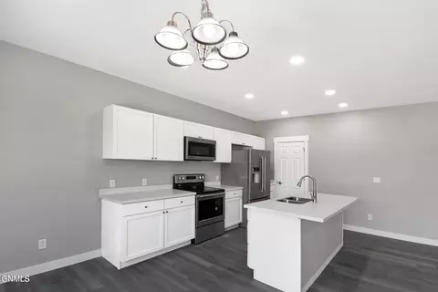 3738 Rocky Wagon St, Williston, ND 58801 photo 9