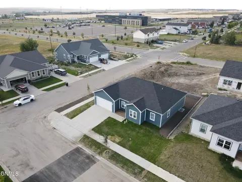 3738 Rocky Wagon St, Williston, ND 58801 photo 5