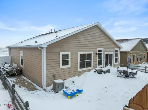 3331 36th St W, Williston, ND 58801 photo 6
