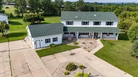 4041 Heartland Dr, Bismarck, ND 58503