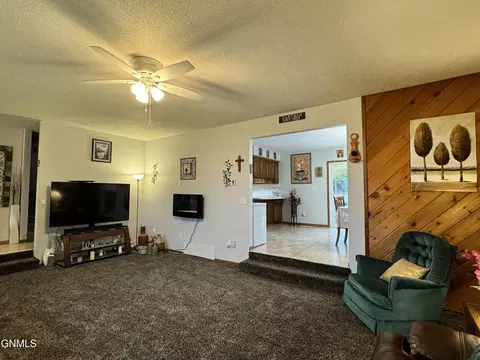 834 4th Ave NE, Garrison, ND 58540 photo 9