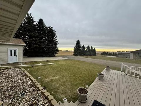 834 4th Ave NE, Garrison, ND 58540 photo 38