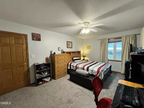834 4th Ave NE, Garrison, ND 58540 photo 29