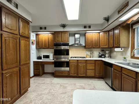 834 4th Ave NE, Garrison, ND 58540 photo 19