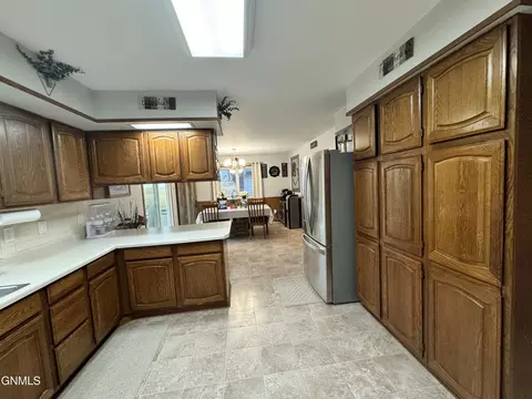 834 4th Ave NE, Garrison, ND 58540 photo 17
