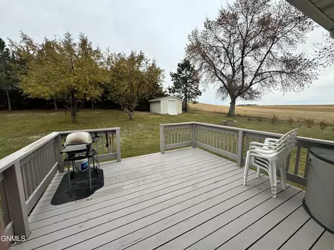 834 4th Ave NE, Garrison, ND 58540 photo 13