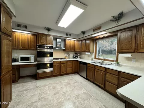 834 4th Ave NE, Garrison, ND 58540 photo 20