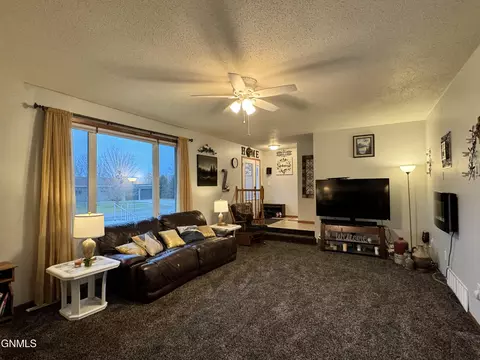 834 4th Ave NE, Garrison, ND 58540 photo 8