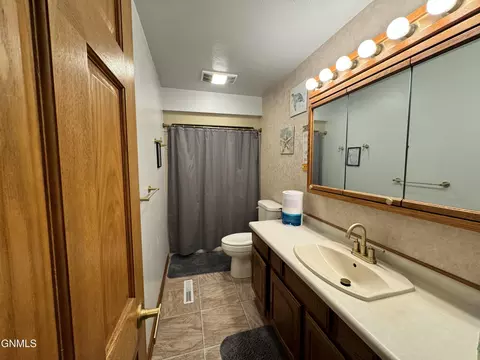 834 4th Ave NE, Garrison, ND 58540 photo 24