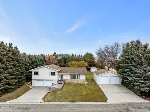834 4th Ave NE, Garrison, ND 58540