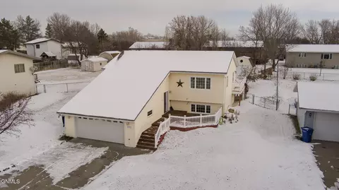 1212 Central Ave N, Beulah, ND 58523