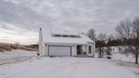 1853 Murray Dr, Beulah, ND 58523