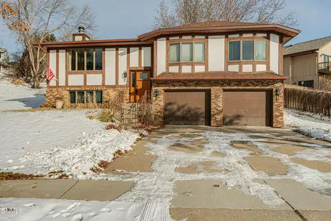 3054 Ontario Ln, Bismarck, ND 58503