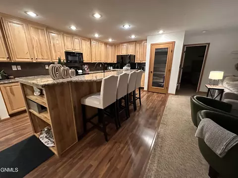 5471 Laurice Ave, Williston, ND 58801 photo 7