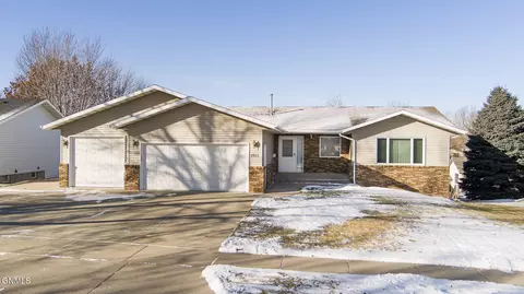 1113 5th Ave NE, Mandan, ND 58554