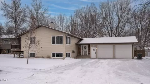 1026 2nd Ave NW, Hazen, ND 58545