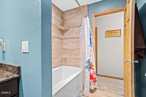 Bath - 503 15th Ave W, Williston, ND 58801 photo 2 of 3