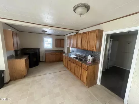 107 3rd Ave NW, Bowman, ND 58623 photo 3