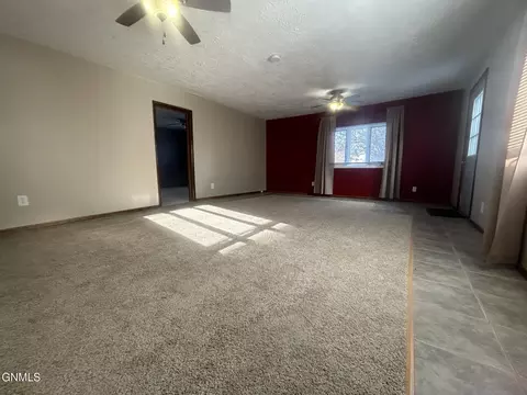 107 3rd Ave NW, Bowman, ND 58623 photo 6