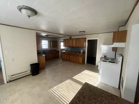 107 3rd Ave NW, Bowman, ND 58623 photo 2
