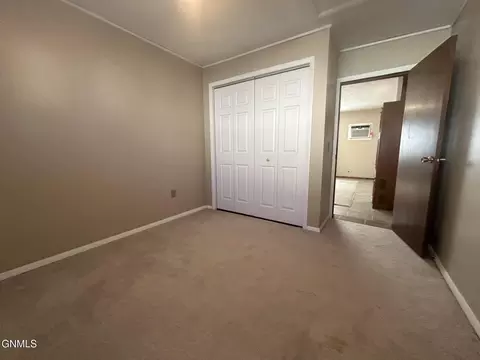 107 3rd Ave NW, Bowman, ND 58623 photo 10