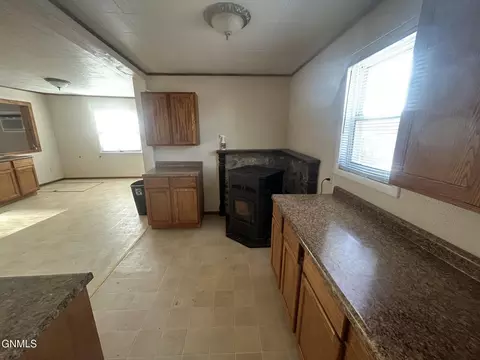 107 3rd Ave NW, Bowman, ND 58623 photo 4