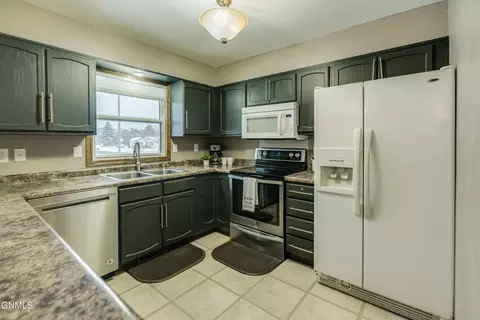 2520 7th St N, Bismarck, ND 58503 photo 7