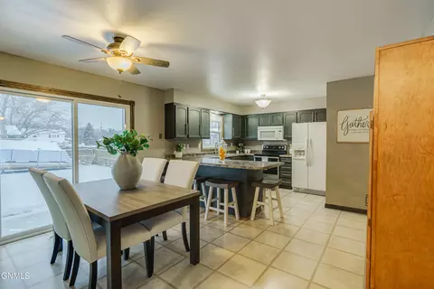 2520 7th St N, Bismarck, ND 58503 photo 5