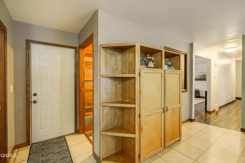 2520 7th St N, Bismarck, ND 58503 photo 10