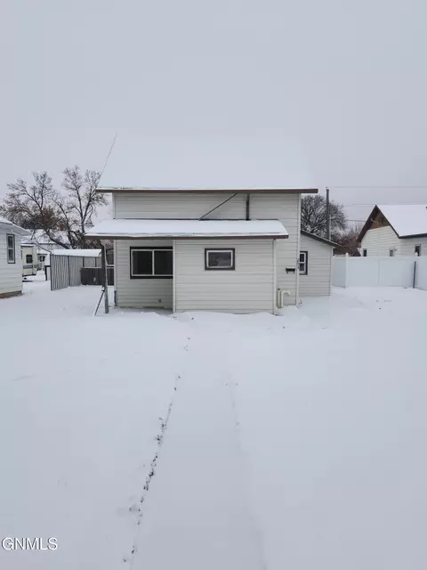 203 2nd St S, Glen Ullin, ND 58631