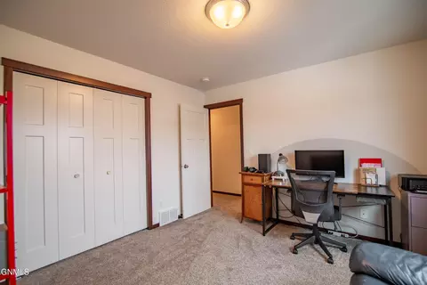 313 Irvine Loop, Bismarck, ND 58504 photo 24