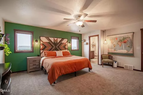 313 Irvine Loop, Bismarck, ND 58504 photo 18