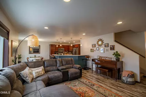313 Irvine Loop, Bismarck, ND 58504 photo 11