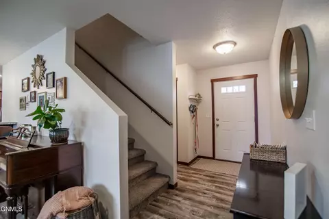 313 Irvine Loop, Bismarck, ND 58504 photo 10