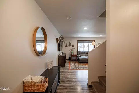 313 Irvine Loop, Bismarck, ND 58504 photo 3