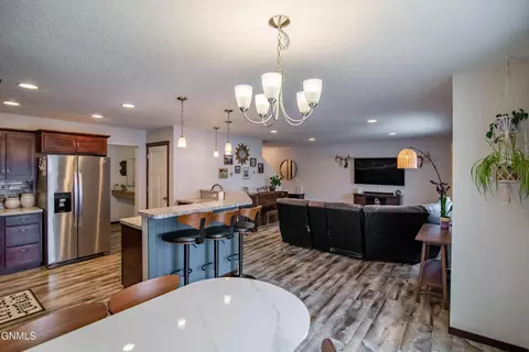 313 Irvine Loop, Bismarck, ND 58504 photo 7